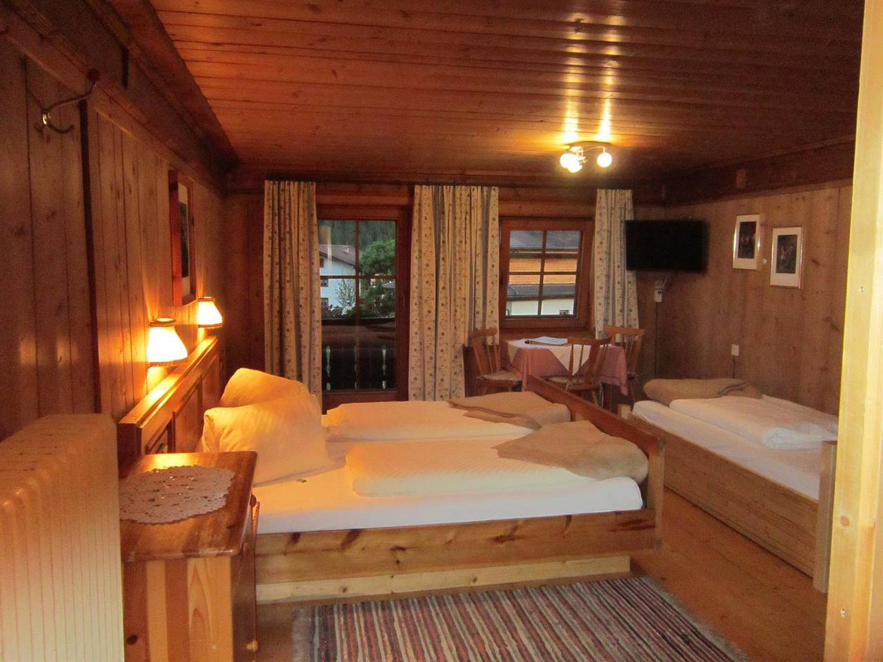 Zweibettzimmer Nr: 2, Dusche, Wc, Sat/Tv in Prägraten am Großvenediger, Bezirk Lienz