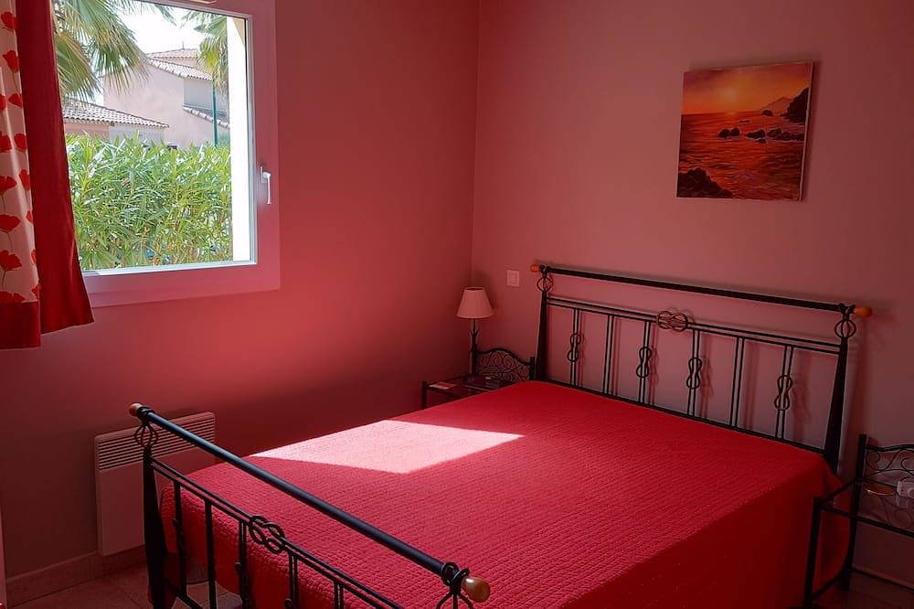 A luxurious detached villa in an exclusive residence with pool in Béziers, Côte d'Améthyste