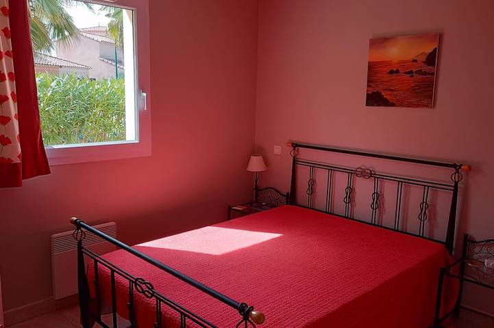 Location de vacances pour 8 personnes, avec balcon ainsi que jardin et piscine dans Golf de Saint-Thomas - 4