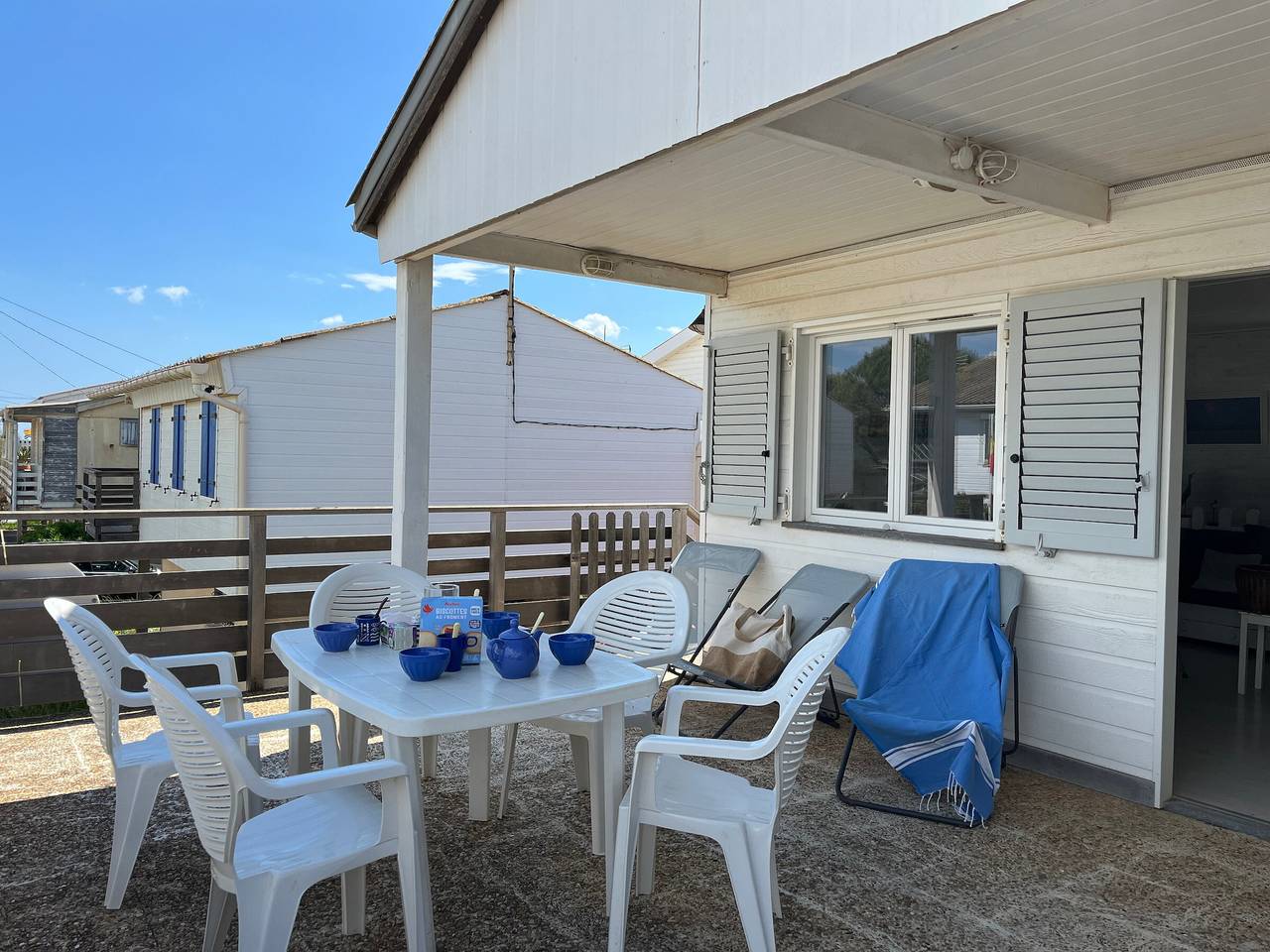 Charmantes Chalet 50m vom Strand - 6 Pers, Terrasse, Tv, Spülmaschine in Plage des Chalets, Gruissan