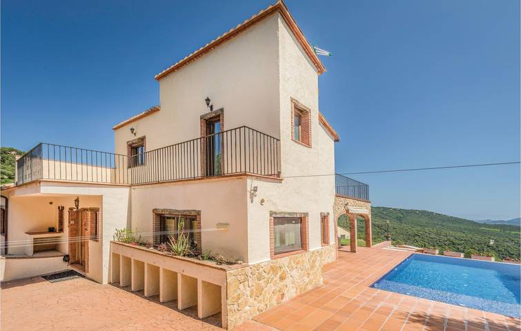Sea View Apartment with Pool & Parking in Santa Cristina d'Aro, Costa Brava