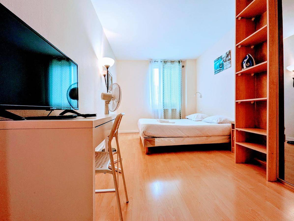 Appartement entier, Spacious and comfortable apart with terrace in downtown in Évry-Courcouronnes, Essonne