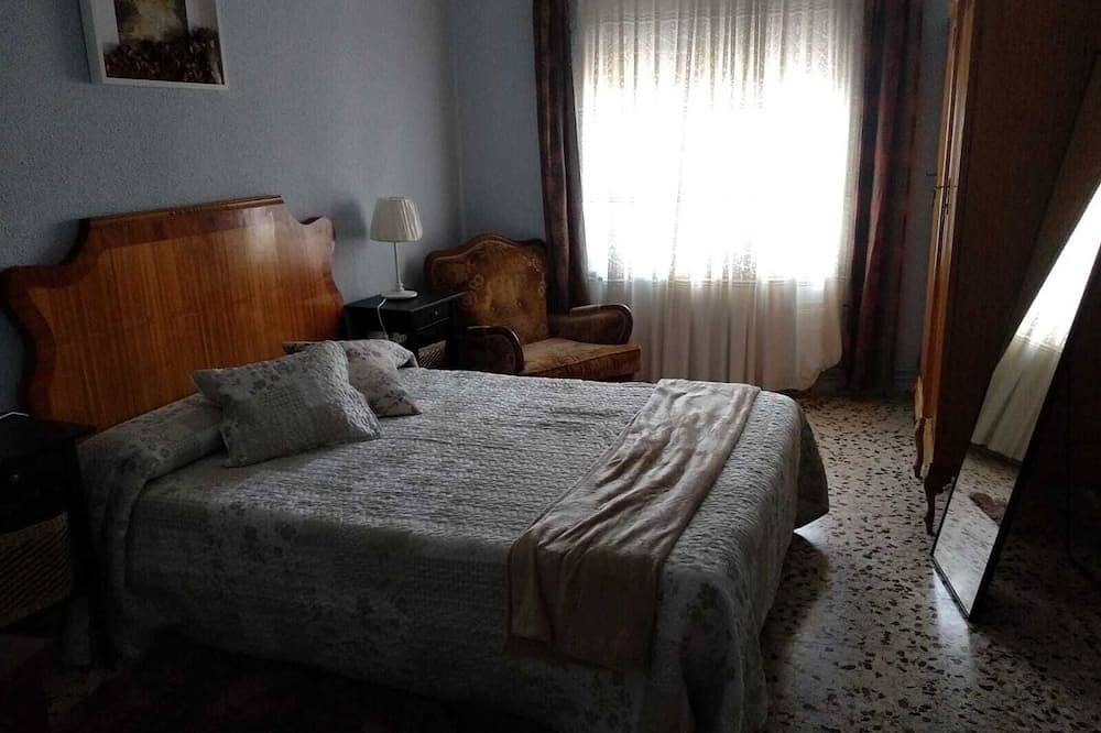 Rural House Villa de Ambel full rental. 300m2 only for you with garden and Bbq in Saragossa Province