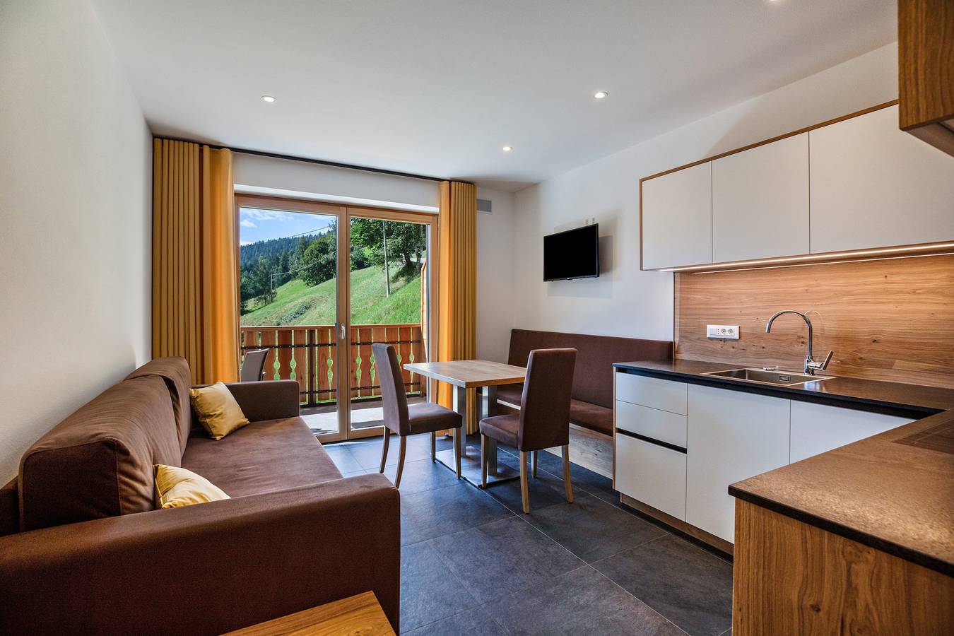 Ganze Wohnung, Ferienwohnung "Bachwiesl Hof Apt Gonn" mit Bergblick, Balkon und Wlan in Proveis, Ortleralpen
