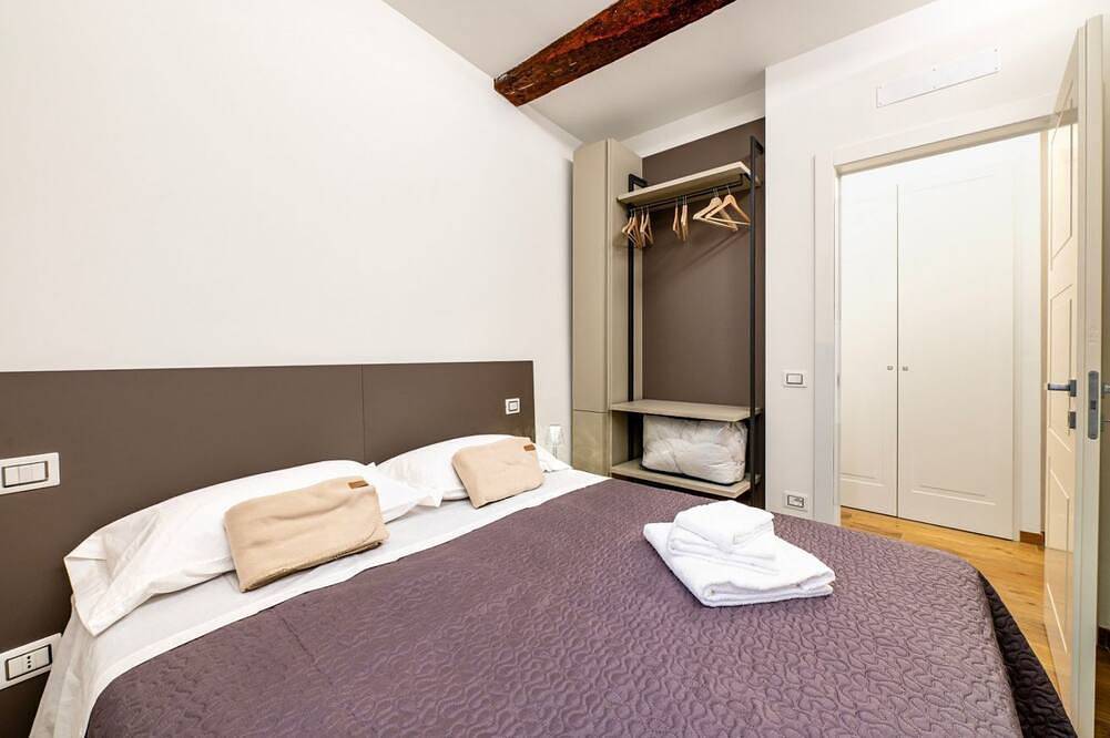 Entire apartment, Guesthost - Spoleto Bright and Modern Apartment in Spoleto, Perugia Province