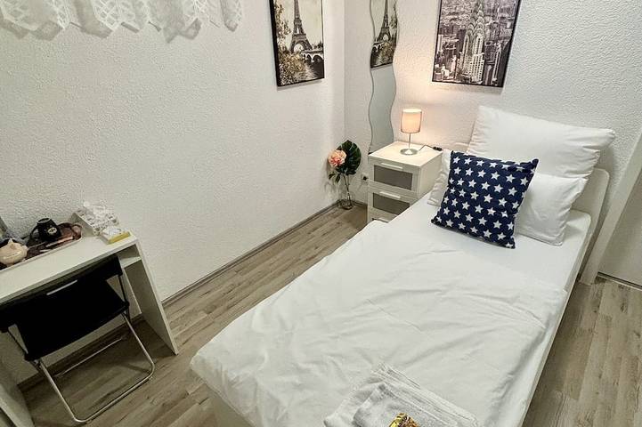 Ganze Wohnung, Ruhiges & gemütliches Einzelzimmer in Top Lage in Langenfeld (Rheinland), Kreis Mettmann