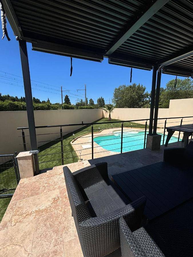 Villa pour 9 personnes, avec jardin ainsi que piscine et terrasse, adapté aux familles à Avignon - 3