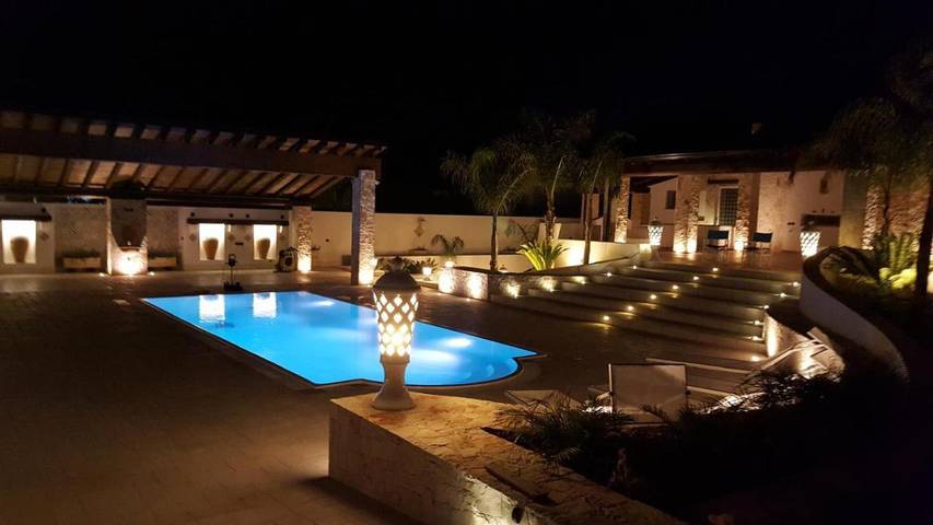 Villa per 6 persone, con piscina e giardino nonché panorama a Torre Suda