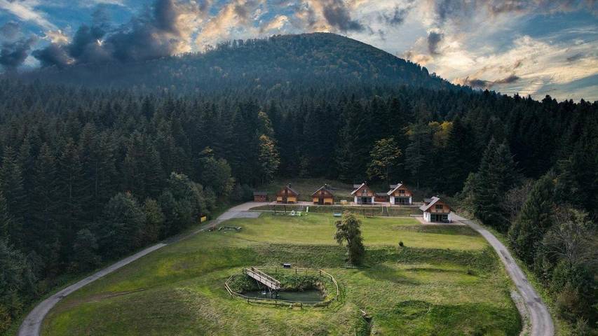 Dom dla 8 osób, z Balkon i Taras oraz Jacuzzi i Ogród w Kasina Wielka
