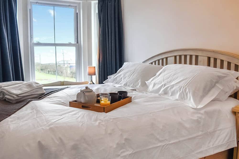 3 bedroom accommodation in Tintagel in Tintagel, Pentire Point - Widemouth