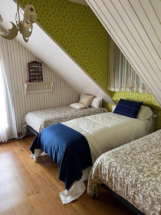 Chalet para 18 personas, con jardín además de piscina y vistas, Se admiten mascotas en Cantabria - 4