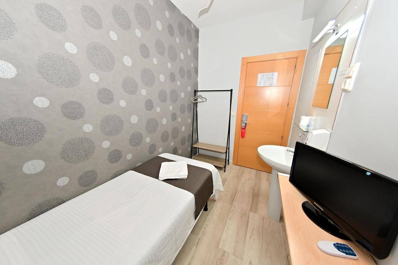 Hostal Falfes in Tetuán, Madrid
