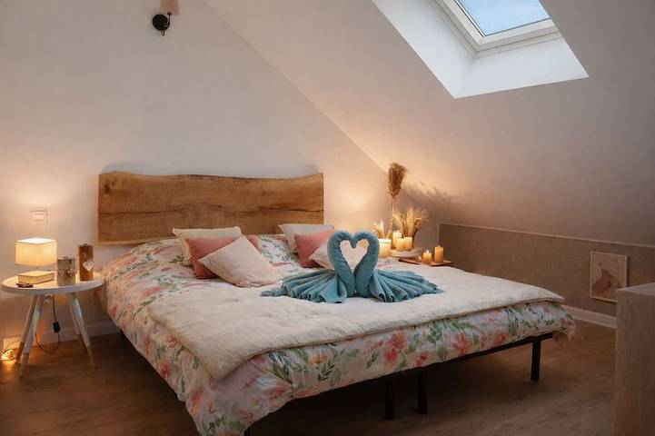 Apartamento inteiro, Gîte du Sablon - Charme do antigo spa e área ao ar livre in Unchair, Marne