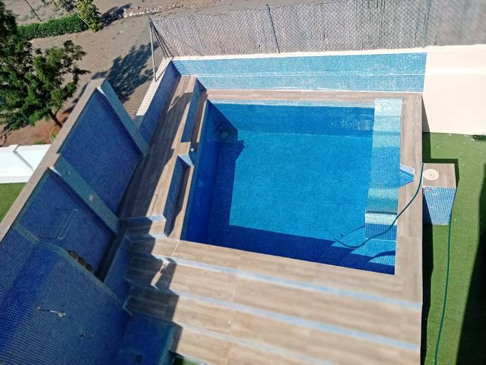 Feriehus for 12 personer, med hage i Costa del Sol