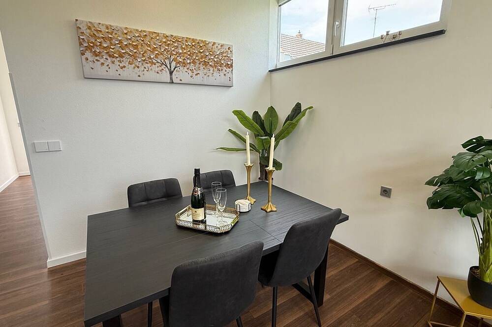 Ganze Wohnung, Kings & Queens - 2Sz - Whirlpool - Garten - Grill - Paarkplatz in Dudenhofen, Rheinebene