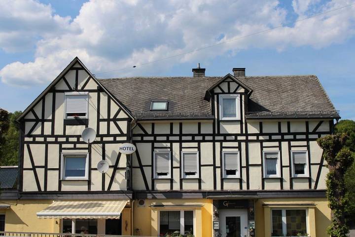 B&B, mit Terrasse in Siegen