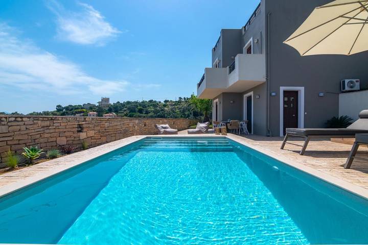 Pension voor 3 personen, with uitzicht and zwembad as well as terras op Kreta