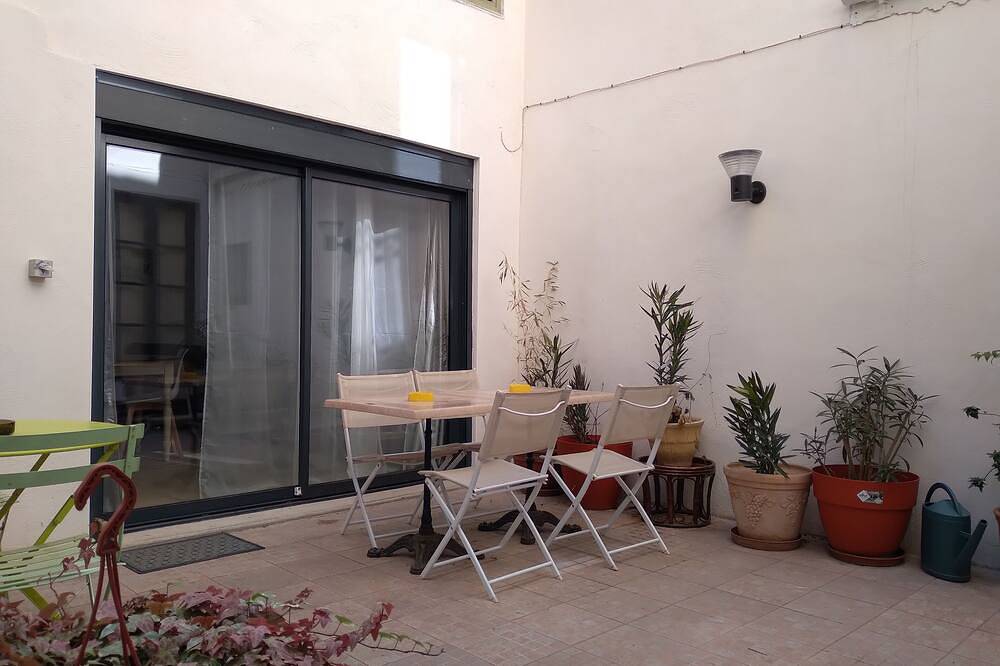 Apartamento entero, \"Le Patio\"-T2 (52m2)-Terrace-Optional garage-Tourist furnished accommodation*** (*) in Béziers, Côte d'Améthyste