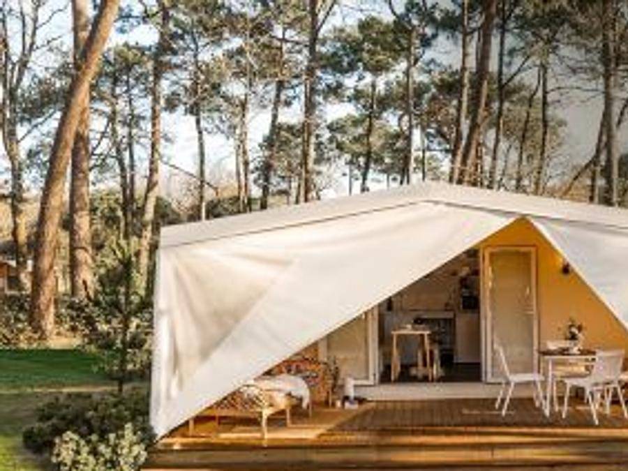 Flower Camping Le Platin - La Redoute - Tienda de campaña 4 personas - Coco Sweet Confort 19m² - 2 habitaciones - Terraza - Tv - Aire acondicionado - con sanitarios in Isla de Ré