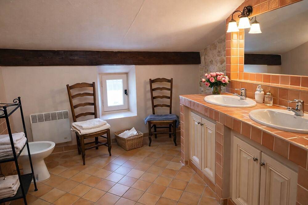 La Grange Blanche - Provencal farmhouse with swimming pool at the foot of Mont Ventoux in Sault, Parque natural regional del Mont Ventoux