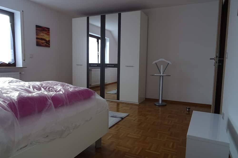 Ganze Wohnung, Großzügiges Ferienappartement \" Turm im Blick\" in reizvoller Umgebung, in Dietingen, Mittlerer Schwarzwald