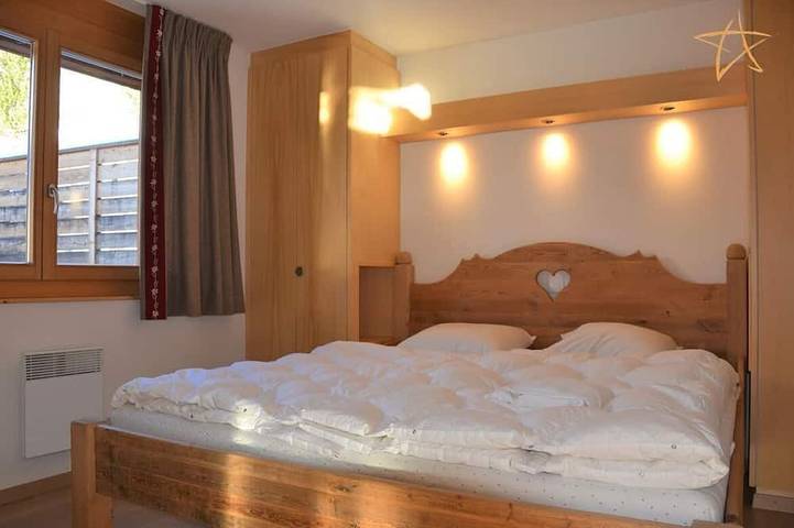 Ganze Wohnung, Wohnung mit grosser, nach Süden ausgerichteter Terrassedraussen: eineneue 4-Zimmer-Wohnung, gelegen in Saint Luc, Anniviers