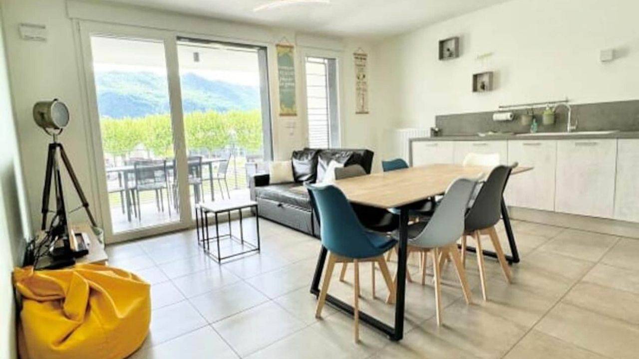 Entire holiday apartment, Ferienwohnung für 8 Personen (85 m²) in Aix-Les-Bains in Aix-les-Bains, Chambéry region