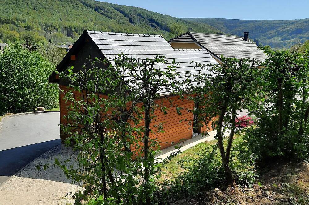 Chalet à L'orée du Bois + 1 Place de Parking in Tournavaux, Parc naturel régional des Ardennes