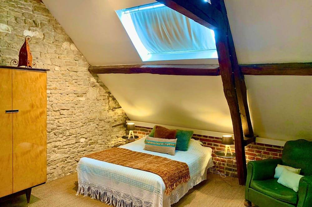 Grands Gites 27 sleep and Insolites 10 sleep in Pronleroy, Oise