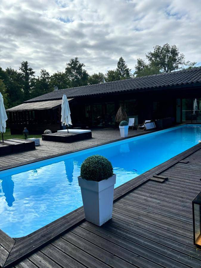 Location de vacances pour 7 personnes, avec jardin ainsi que vue et piscine, animaux acceptés à Martillac - 4