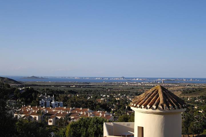 Villa für 4 Personen, mit Pool und Balkon sowie Garten - 1