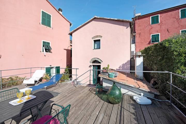 Pet-friendly Vacation Home Villetta Rosa with Garden, Terrace, Balcony, Bbq & Wi-Fi in Lavagna Municipality, Riviera di Levante