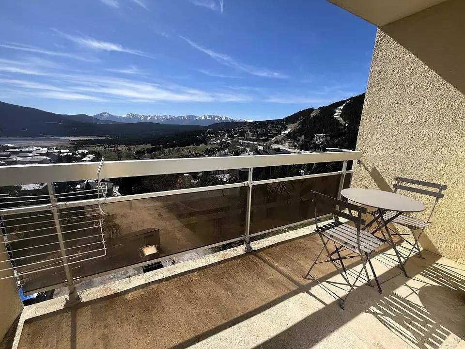 Ganzes Studio, Studio 4 Pers mit einem schönen Blick auf das alte Dorf und die Pisten. in Les Angles, Parc naturel régional des Pyrénées catalanes