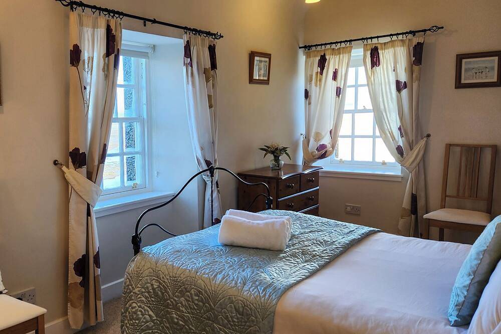 2 bedroom accommodation in Cramond, Edinburgh in Edinburgh, Edinburgh and Lothian