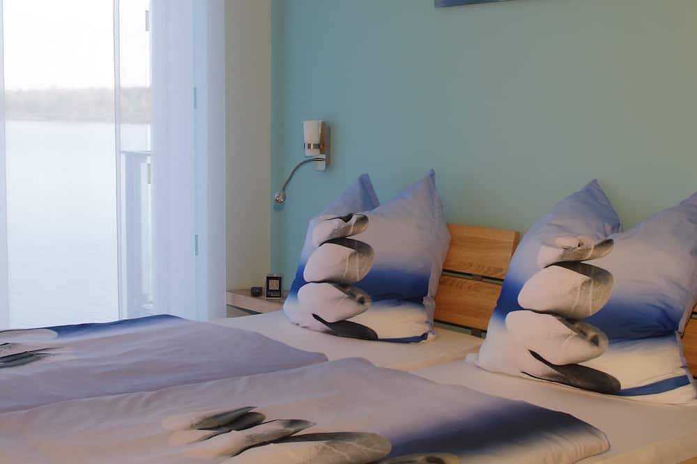 Modern holiday home directly in Hainer lake with boat in Kahnsdorf, Neukieritzsch