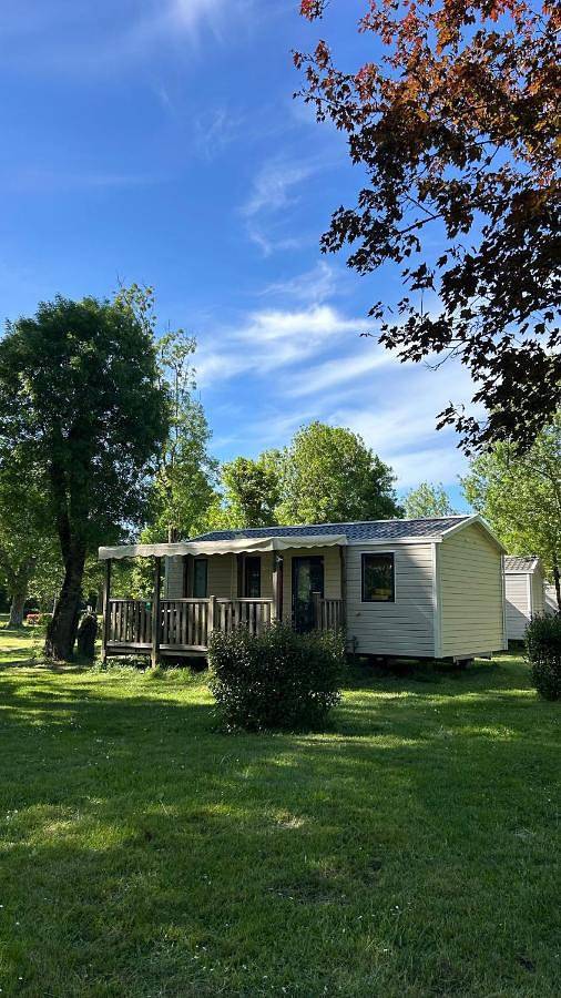 Location de vacances pour 5 personnes, avec terrasse à Magné