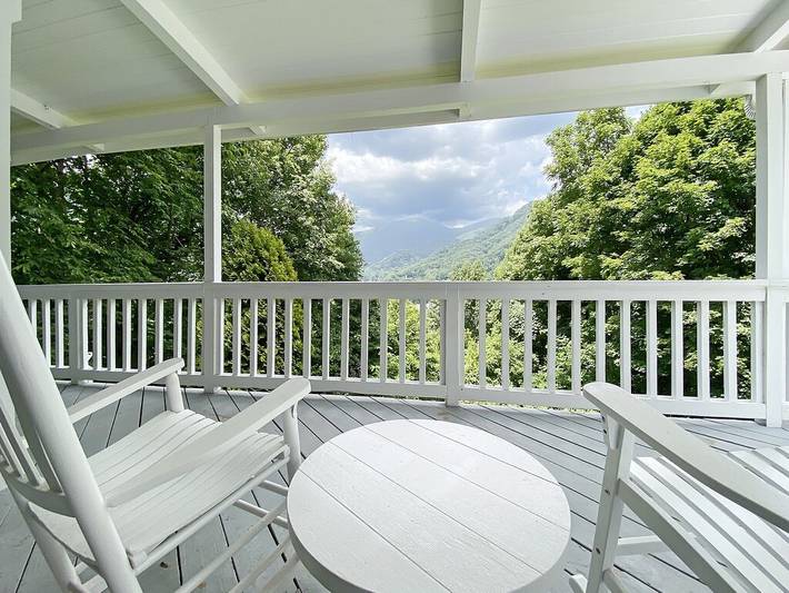 Vacation rental for 10 people, with yard in Maggie Valley