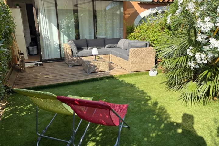 Apartamento entero, Apartment with garden at the foot of the harbor in Port Cogolin, Cogolin