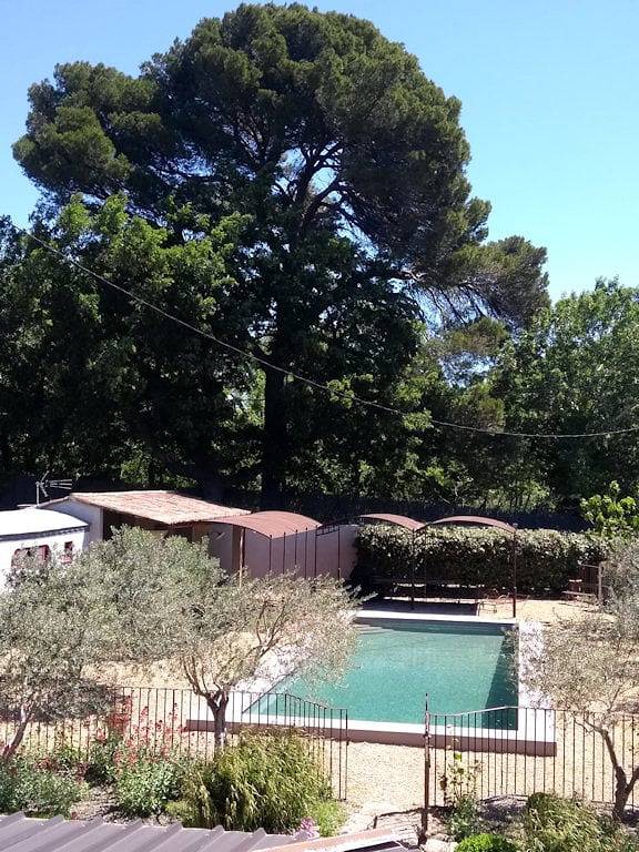 Chambres d'hôtes Mas de Camejean - Chambre Rose in Lambesc, Région d'Aix-en-Provence