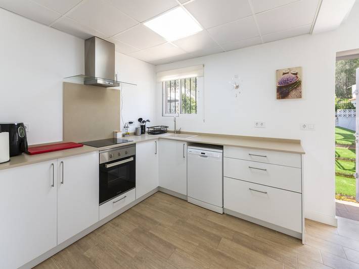 Chalet para 8 personas, con jardín además de terraza y piscina, Familias con niños en Safor - 2