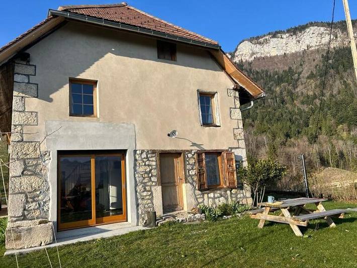 Location de vacances pour 6 personnes, avec Terrasse ainsi que Jardin et Vue à Saint-Christophe (Savoie)