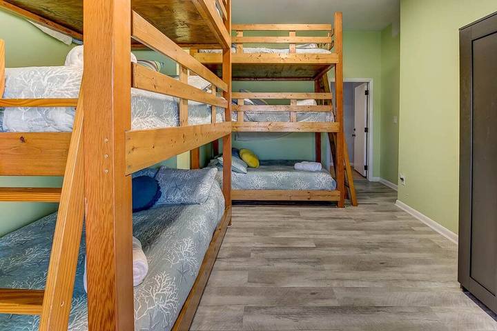 Vacation house for 18 people, with balcony, with pets in Sandbridge