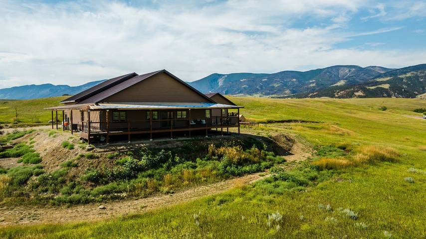 Vacation house for 11 people, with balcony, kid friendly in Wyoming