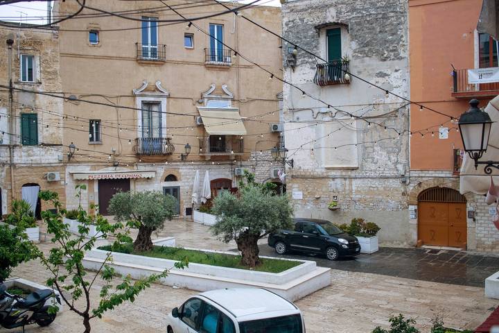 Room 'Il Filo Di Arianna - Camera 1' with Wi-Fi and Air Conditioning in Bari, Bari Province