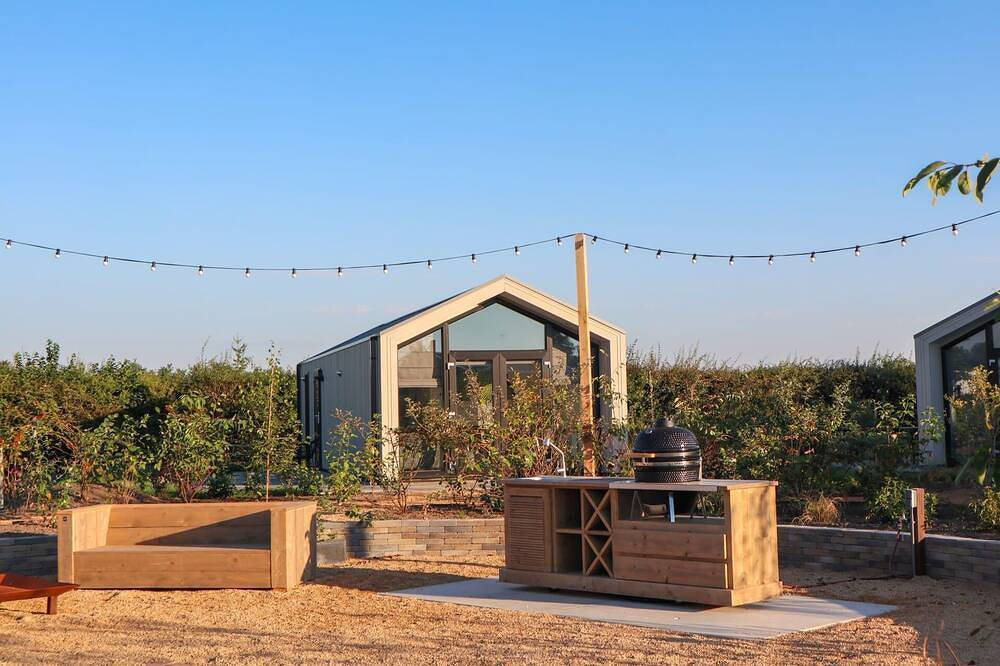 Tiny house with sleeping loft and terrace in IJssel