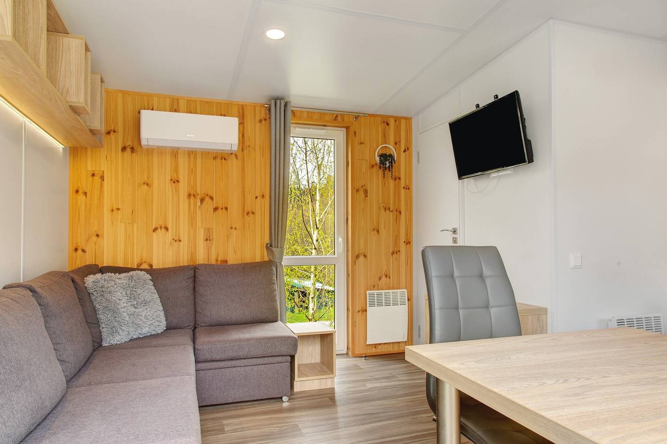 Apartamento vacacional entero, Tiny Home "Haus Heike" con vistas a la montaña, wifi y aire acondicionado in Untergriesbach, Passauer Land