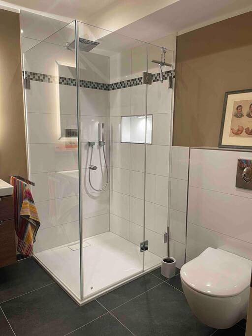 Apartamento entero, Schöne ruhige Wohnung (42qm) in Messenähe! in Düsseldorf, Renania del Norte-Westfalia