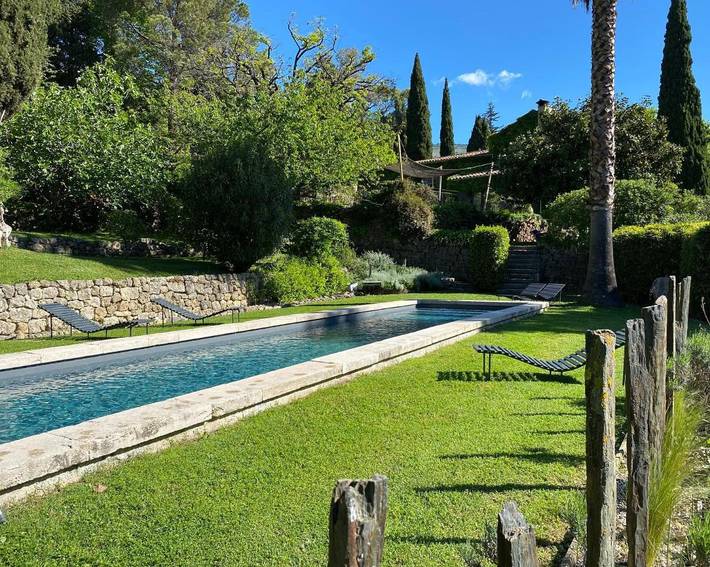 Chambre d’hôte pour 2 personnes, avec Terrasse et Jardin ainsi que Piscine et Vue