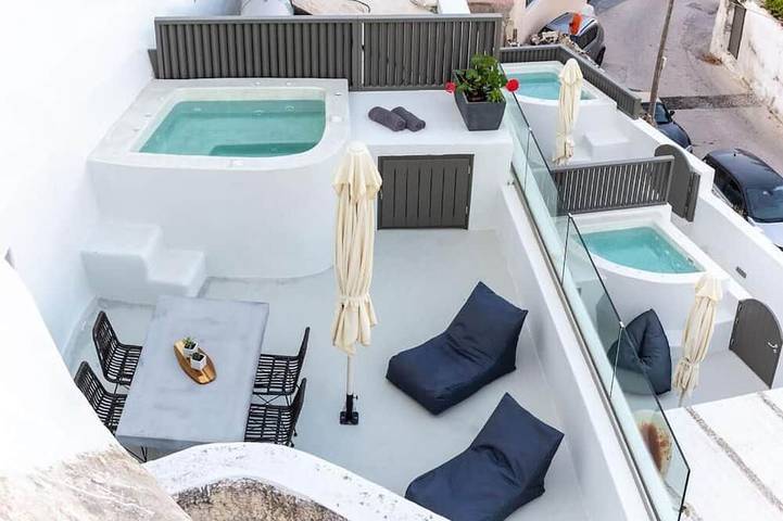 Bed and breakfast for 2 people, with hot tub in Santorini