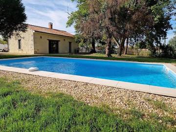 Gîte pour 6 personnes, avec piscine ainsi que jardin et terrasse à Ribérac